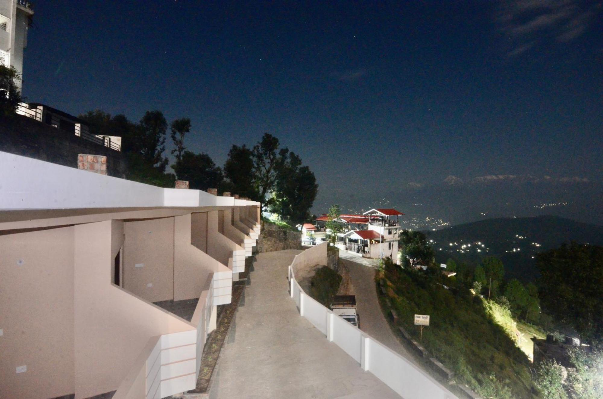 Uttarakhand Resort Kausani Exterior photo