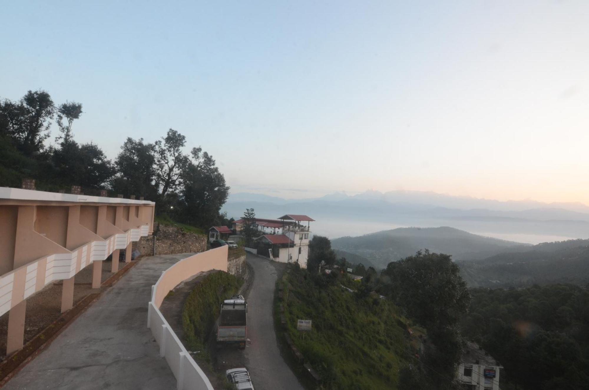 Uttarakhand Resort Kausani Exterior photo