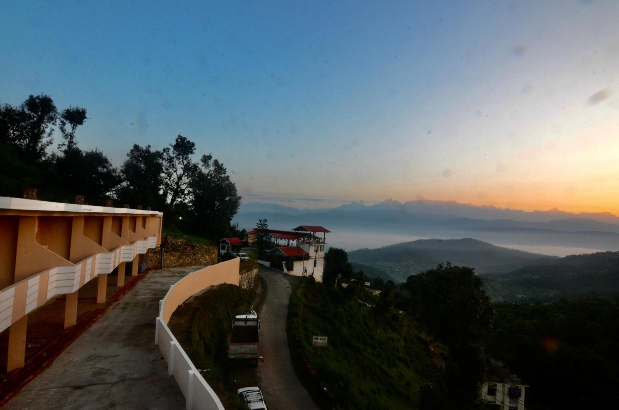 Uttarakhand Resort Kausani Exterior photo