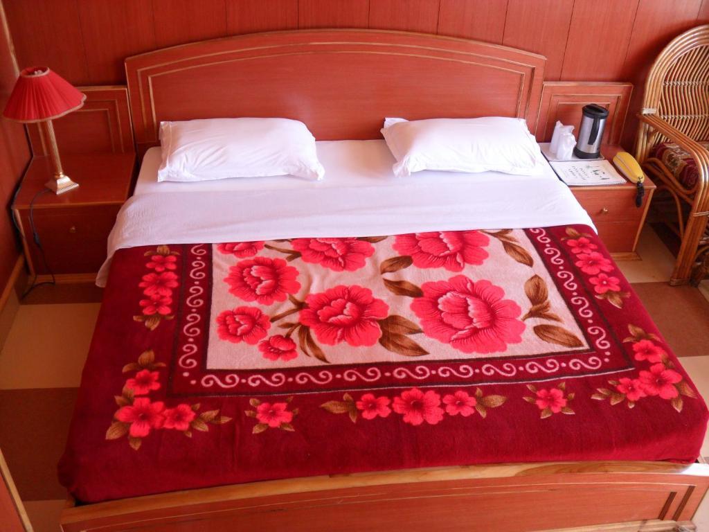 Uttarakhand Resort Kausani Exterior photo